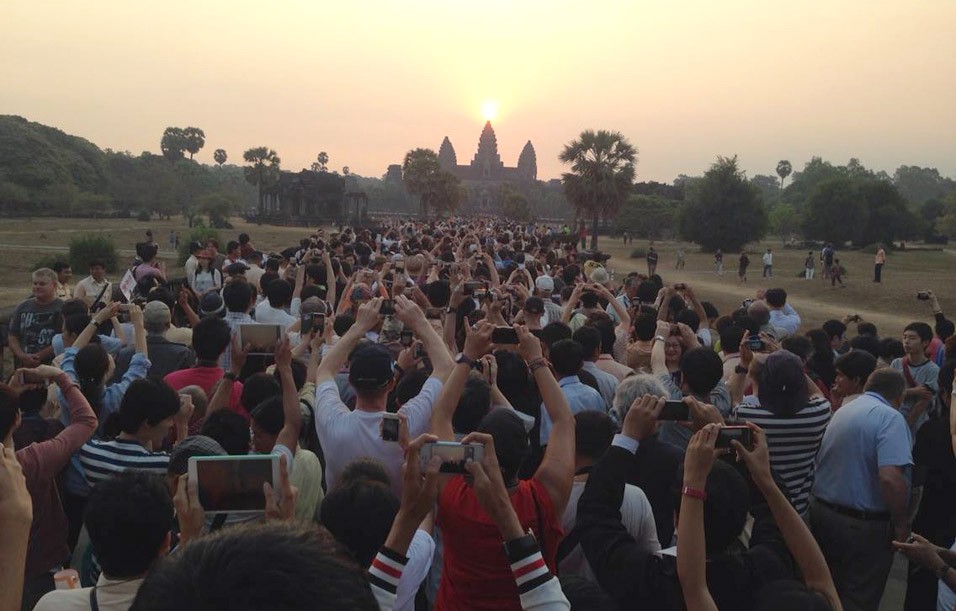 Besucher von Angkor Wat in Kambodscha